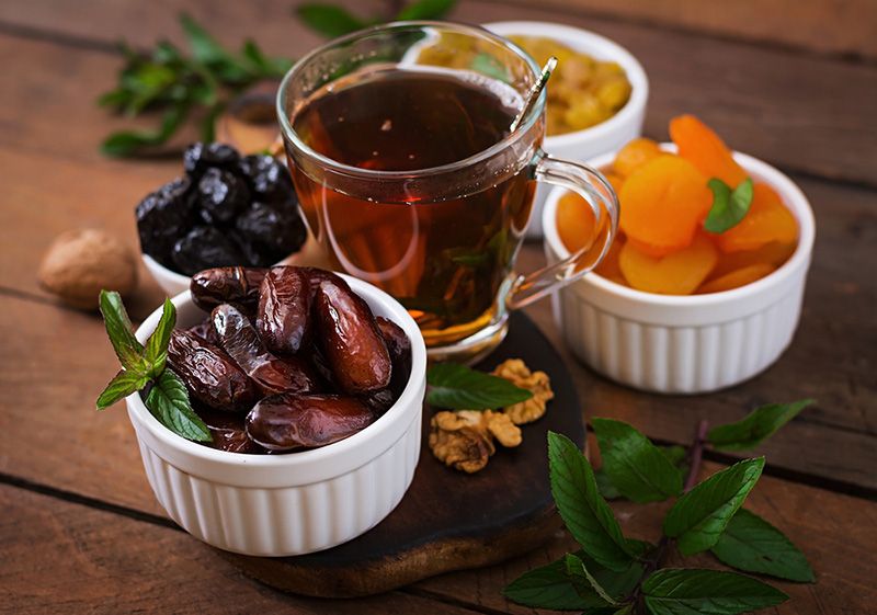 چرا نباید همراه با چایی خرما و توت خشک مصرف کنیم ؟